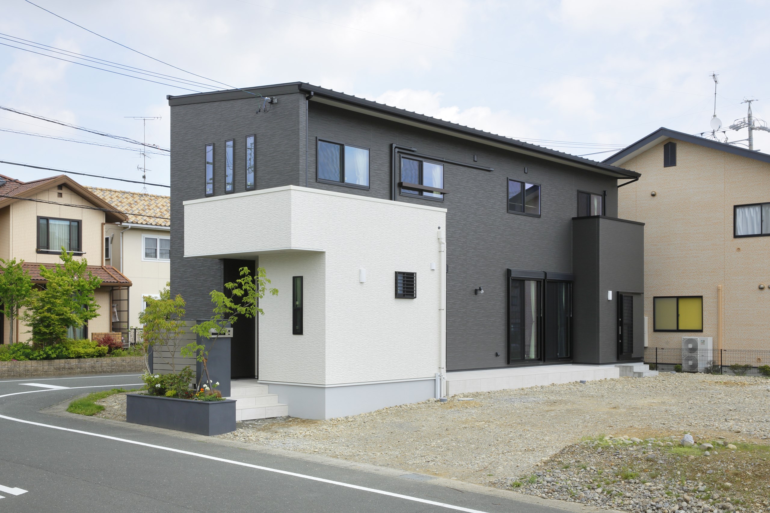 モダンテイストでシックなお家 アイキャッチ画像